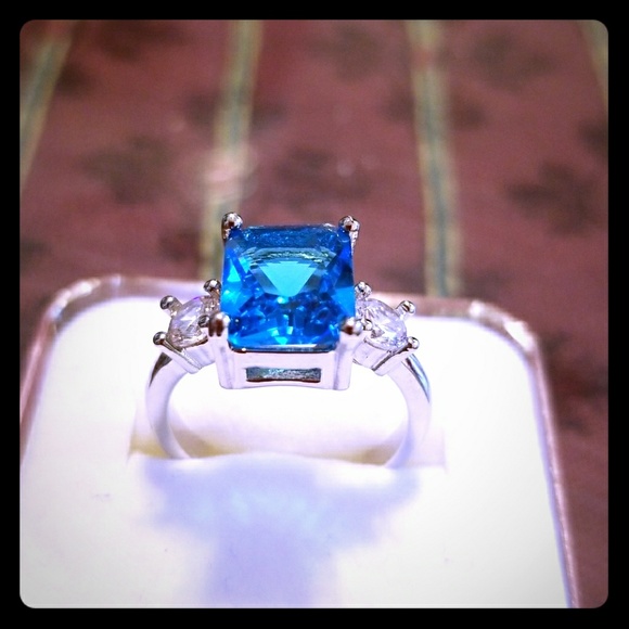 Sterling Silver Blue Topaz Princess Cut Ring - Picture 2 of 8